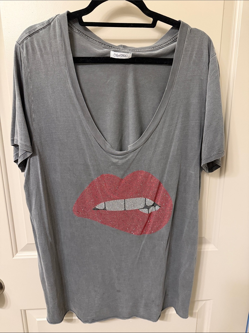 Lauren Moshi Gray V-Neck Tee with Pink Lip Rhinestone Graphic